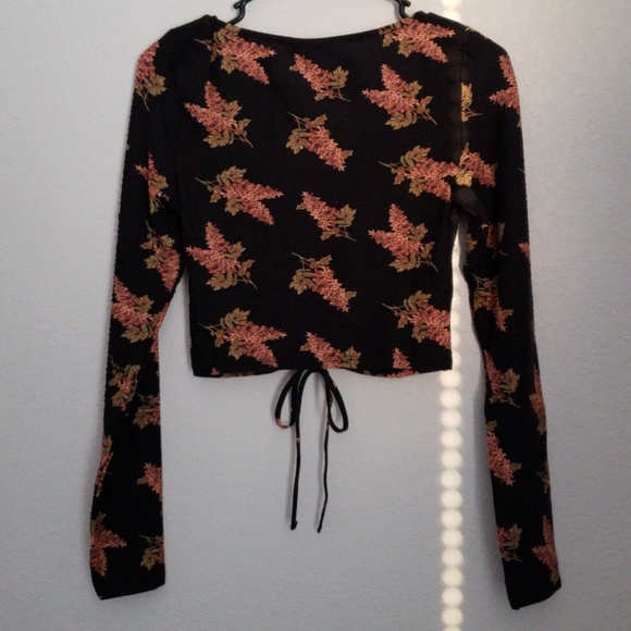 Long Sleeve Floral Drawstring Ruched Top - Picture 4 of 5